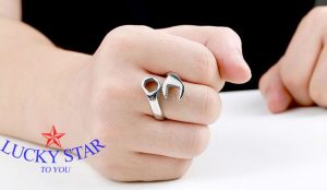 Nam đeo nhẫn ngón nào đẹp nhất