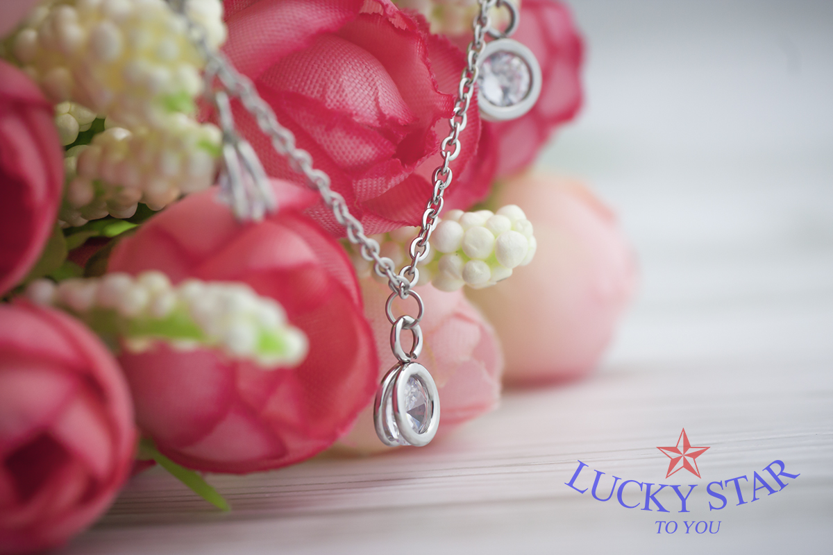 Lắc tay đính xoàng nhỏ dễ thương