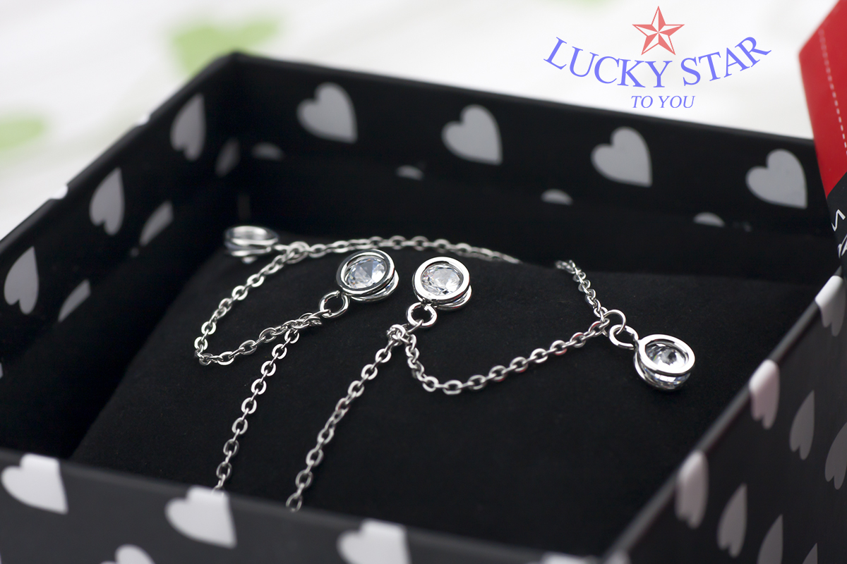 Lắc tay đính xoàn nhỏ dễ thương