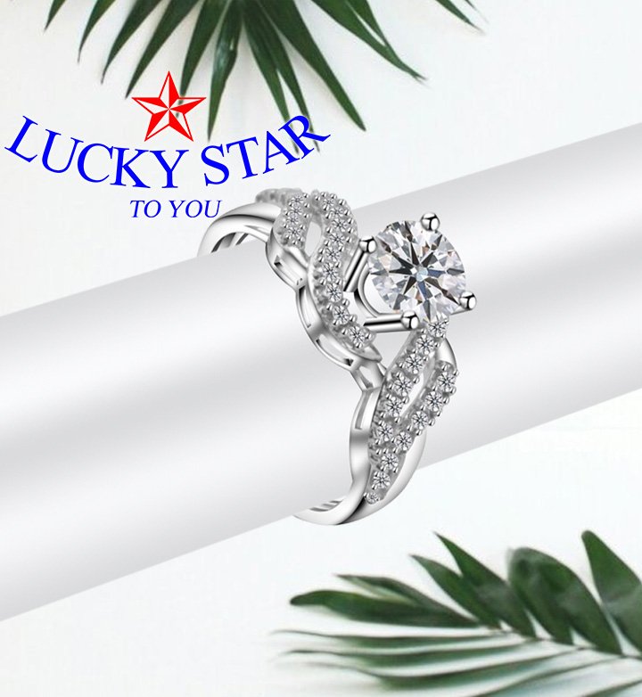 z2183159836576_cb696aa0edd3e544716792bdfffaa55d Nhẫn đính đá thiết kế độc đáo mang đến vẻ đẹp thời thượng