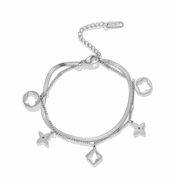 Lắc tay hoa bốn cánh hai tầng xinh xắn Lắc tay hoa bốn cánh hai tầng xinh xắn